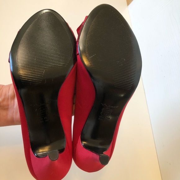Nina Red Satin Heels Women's Shoes size 7.5 Kitten Heel Open Toe Ruffle detail - Picture 3 of 6